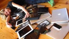 640px-Cuddling_with_multiple_devices
